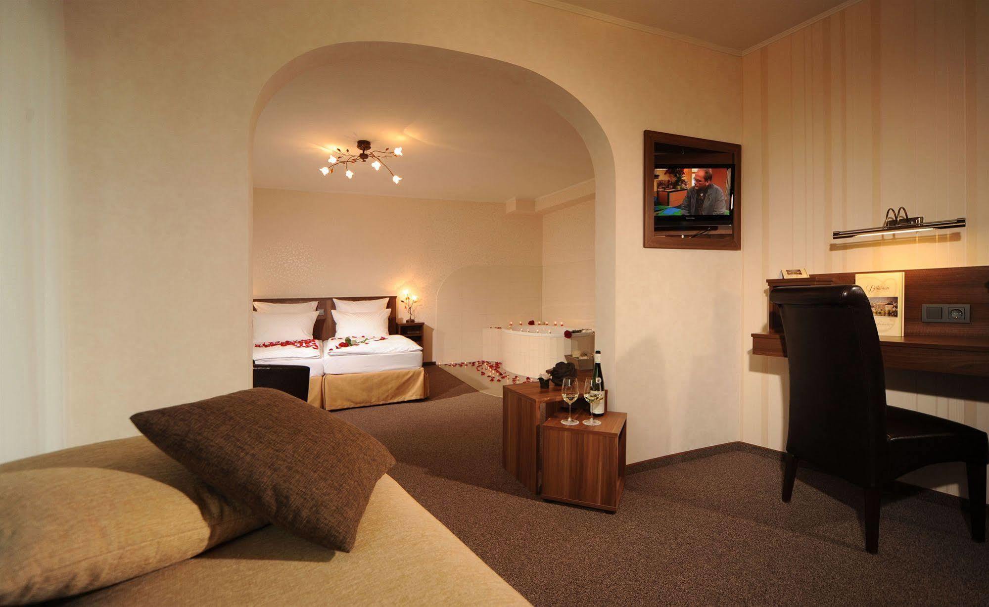 Hotel Lellmann Лёф Экстерьер фото