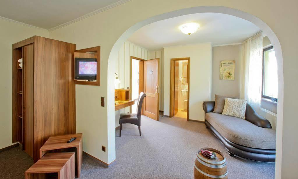 Hotel Lellmann Лёф Экстерьер фото
